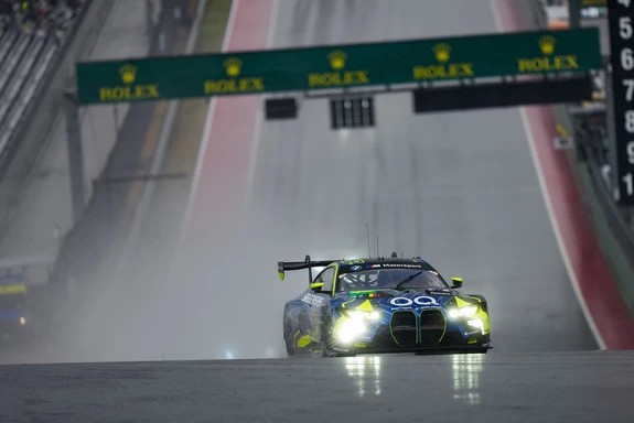 Performance en piste de la BMW M4 GT3 sous la pluie en championnat WEC